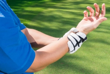 Đau cổ tay và ngón tay - Chấn thương phổ biến khi chơi golf