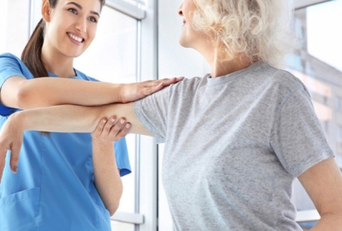 Trị Liệu Cơn Đau Dành Cho Người Lớn Tuổi